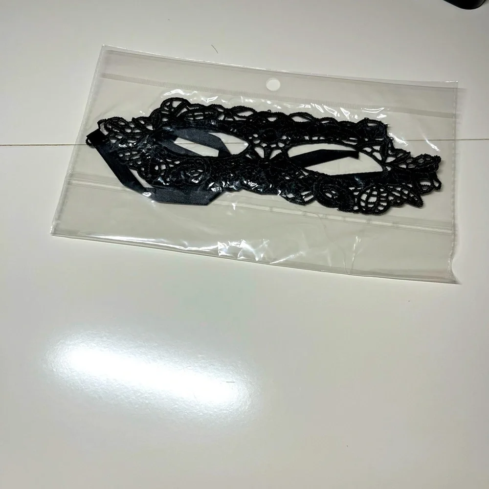 Black party mask